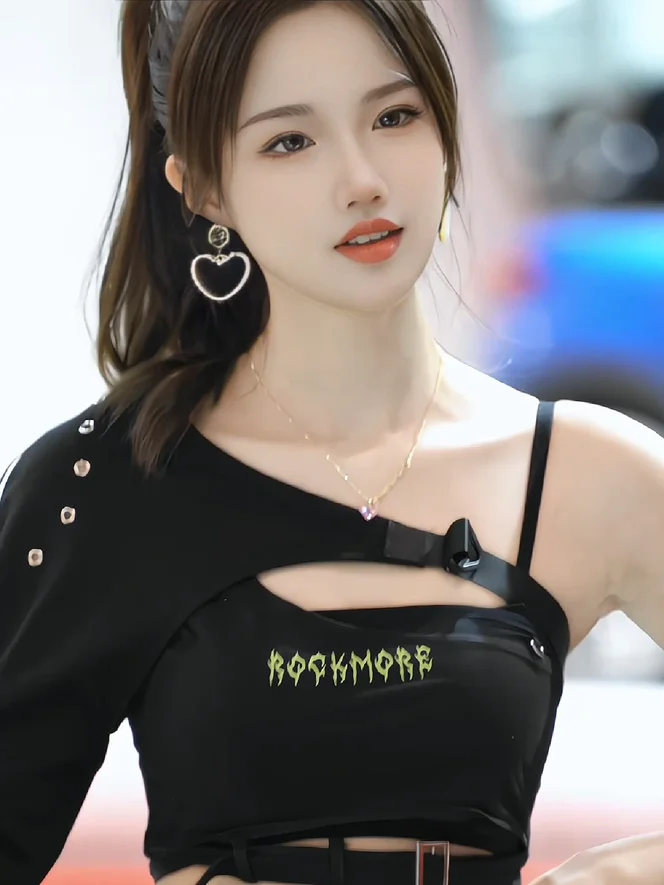 男生把qq放进另一个女生的qq